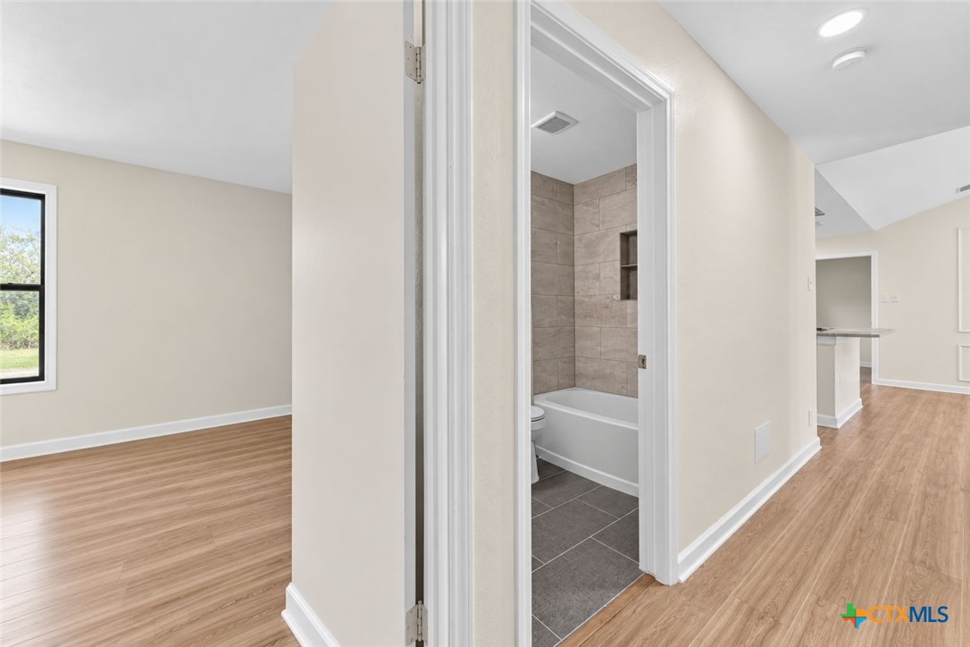 308 River Hills Property Photo 11