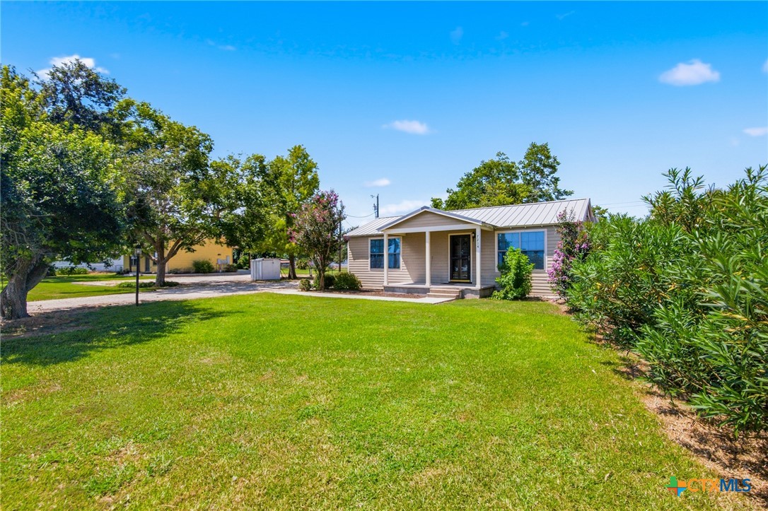 7214 & 7216 State Highway 185 Property Photo 2