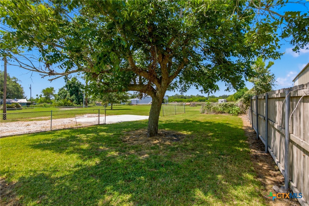 7214 & 7216 State Highway 185 Property Photo 18