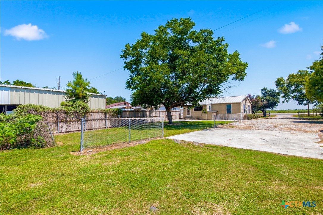 7214 & 7216 State Highway 185 Property Photo 21