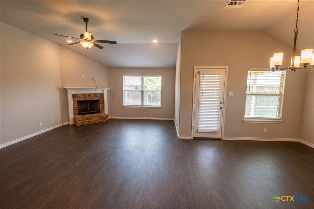 900 Clanton Cove Property Photo 2