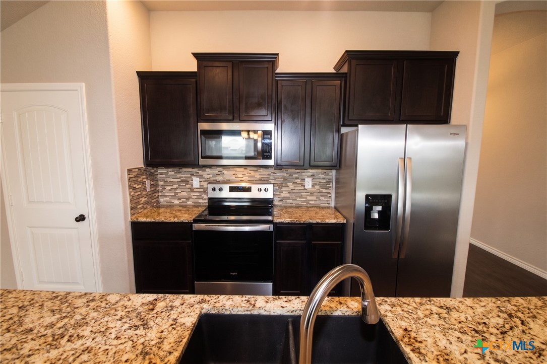 900 Clanton Cove Property Photo 4