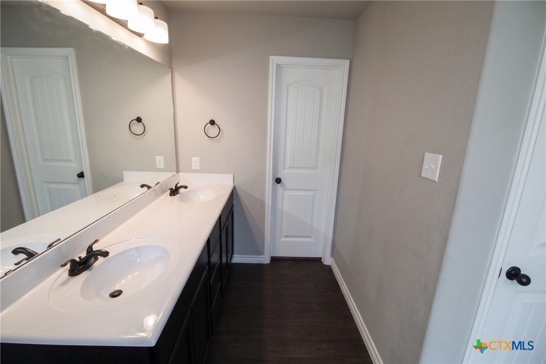 900 Clanton Cove Property Photo 11