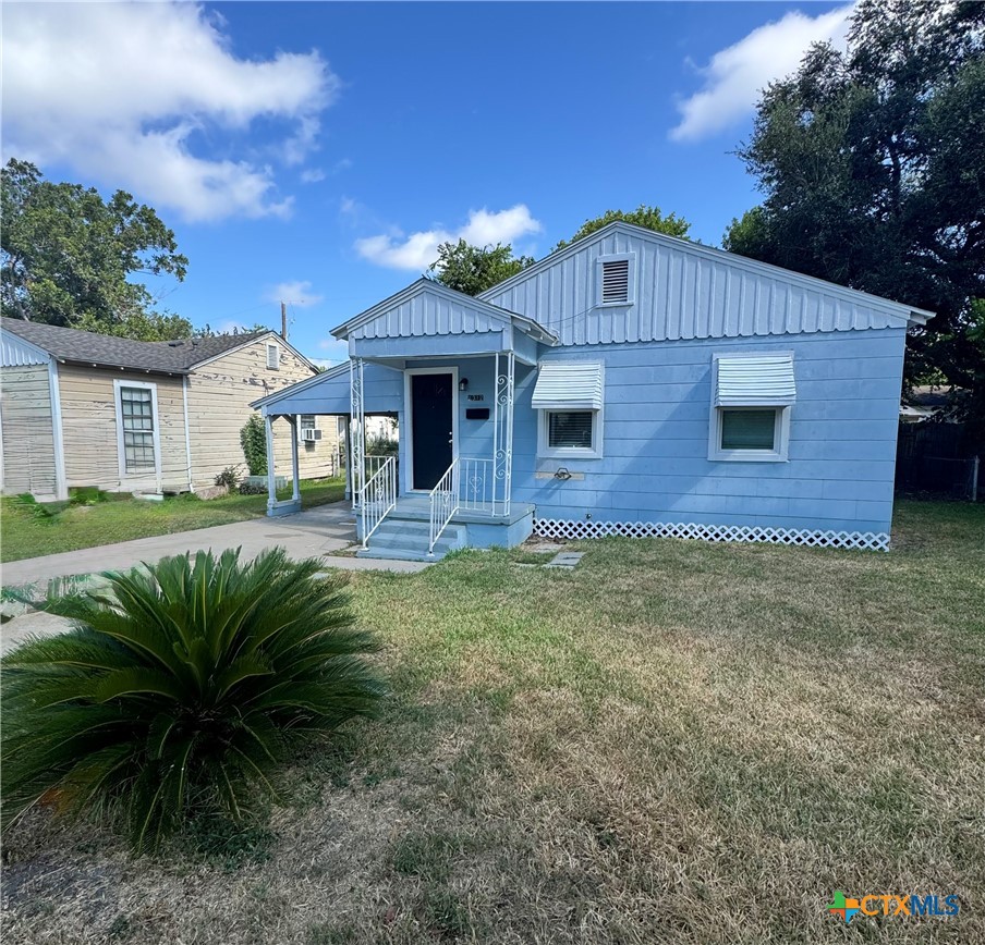 1312 E Mistletoe Avenue Property Photo 1