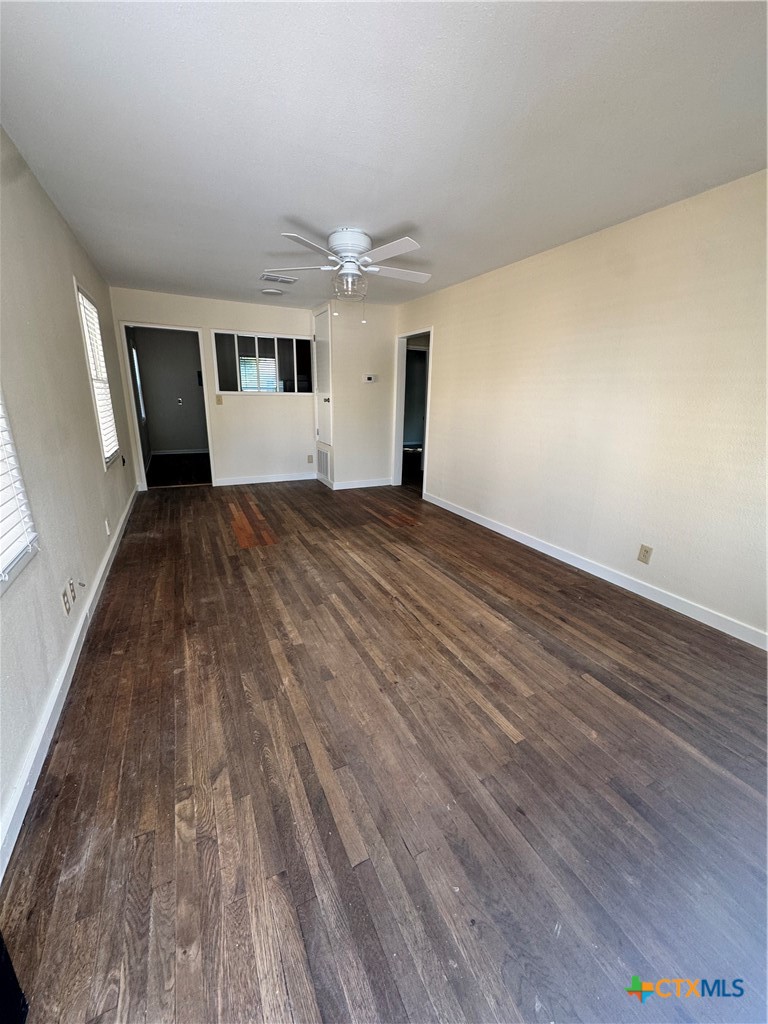 1312 E Mistletoe Avenue Property Photo 3