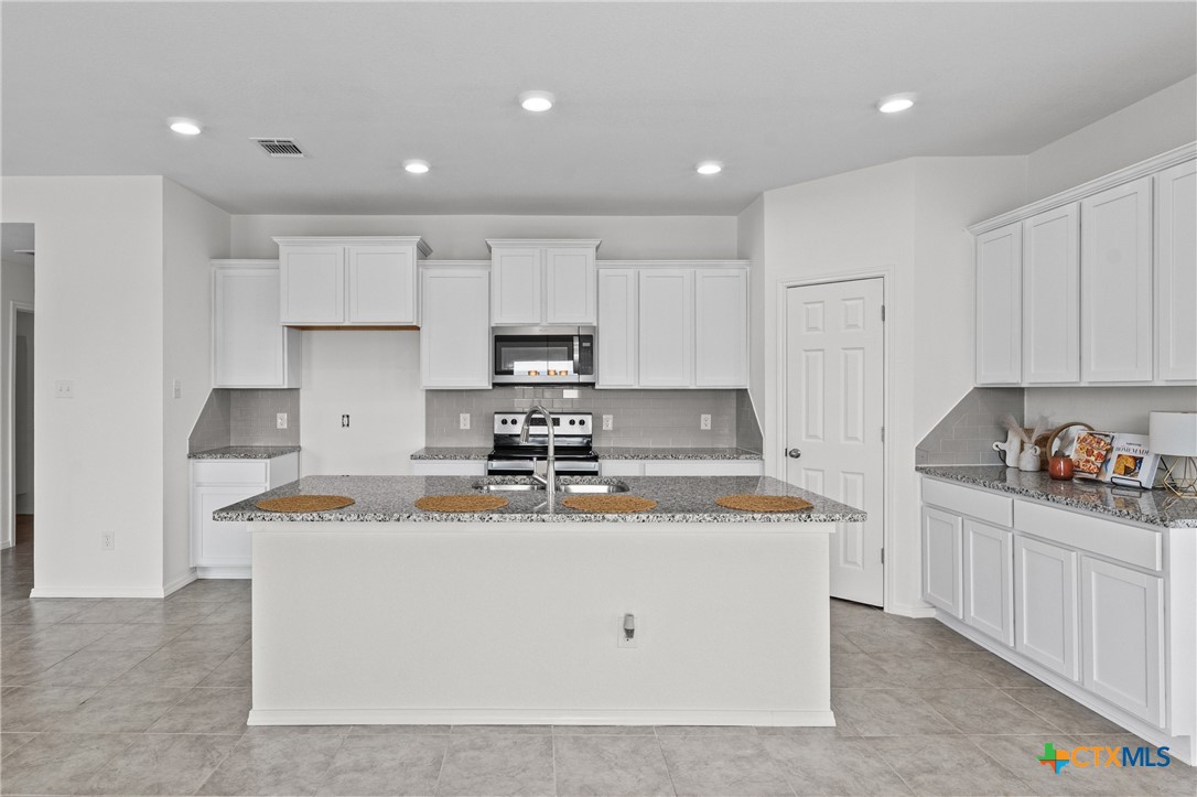 8618 Stonehollow Drive Property Photo 12