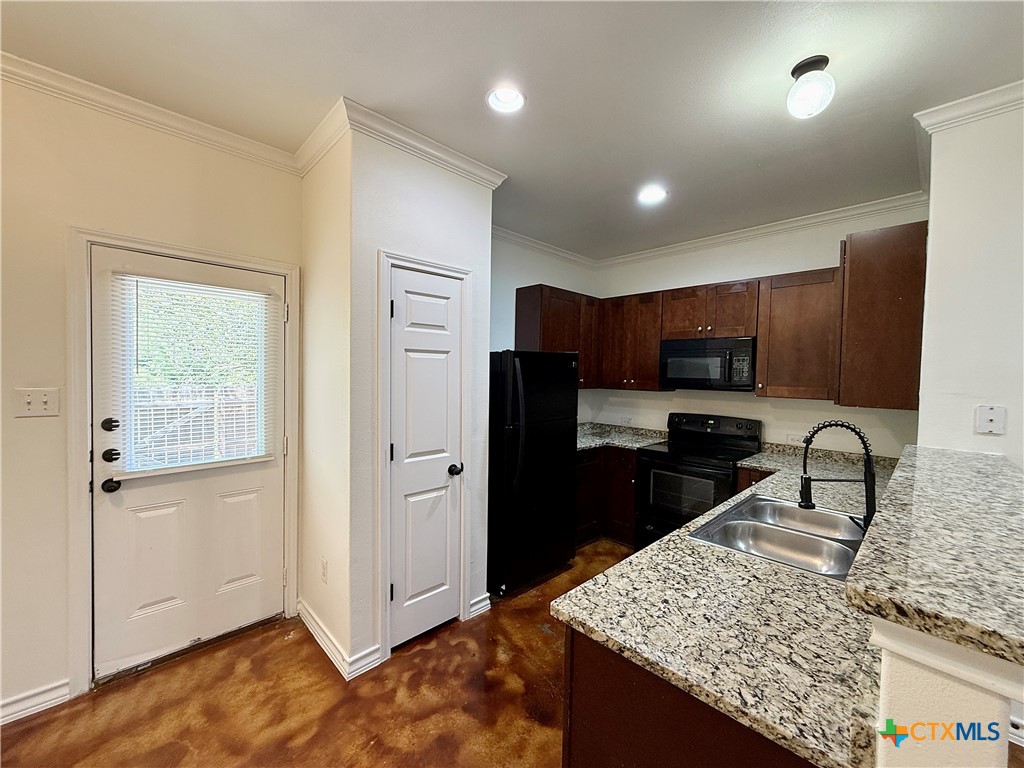 91 Plaza Drive 2 Property Photo 4