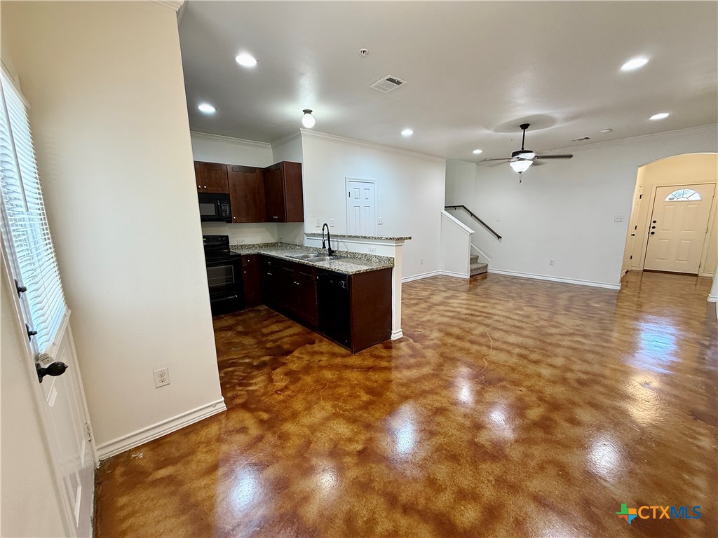 91 Plaza Drive 2 Property Photo 5