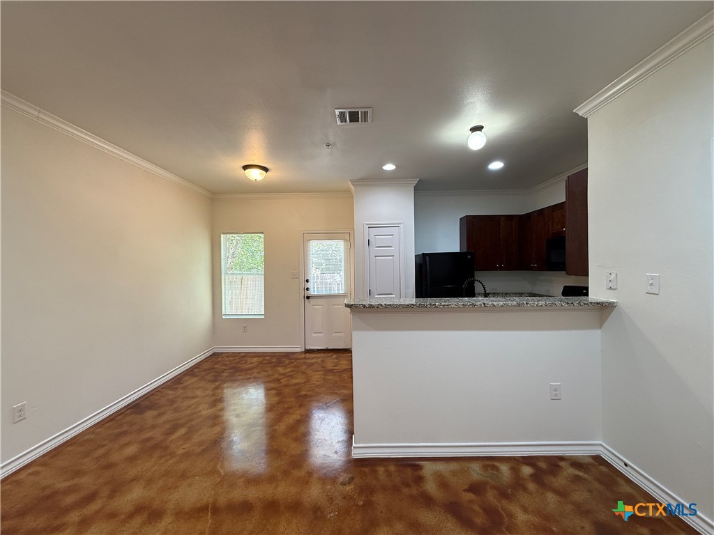 91 Plaza Drive 2 Property Photo 6