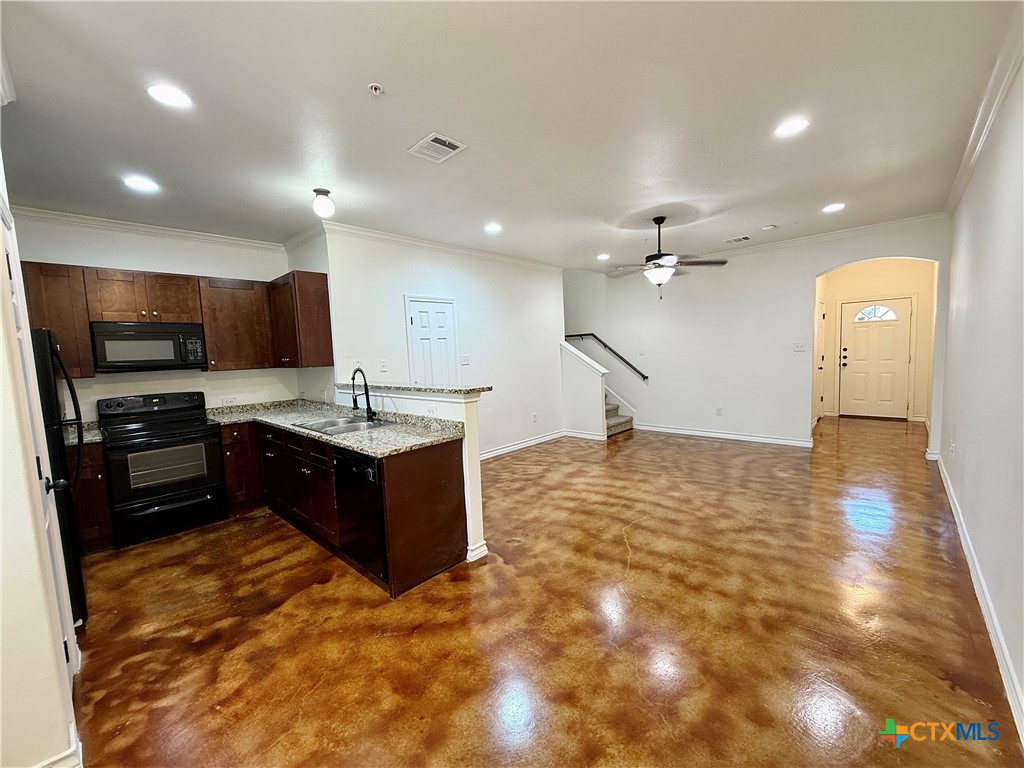 91 Plaza Drive 2 Property Photo 7