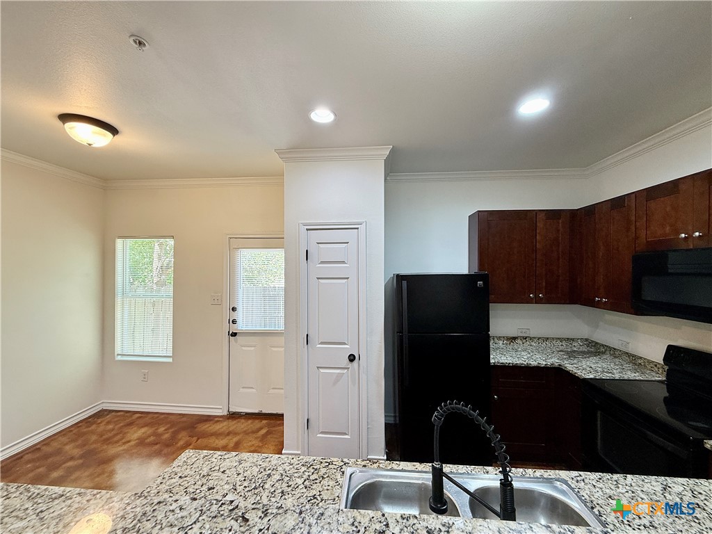 91 Plaza Drive 2 Property Photo 8