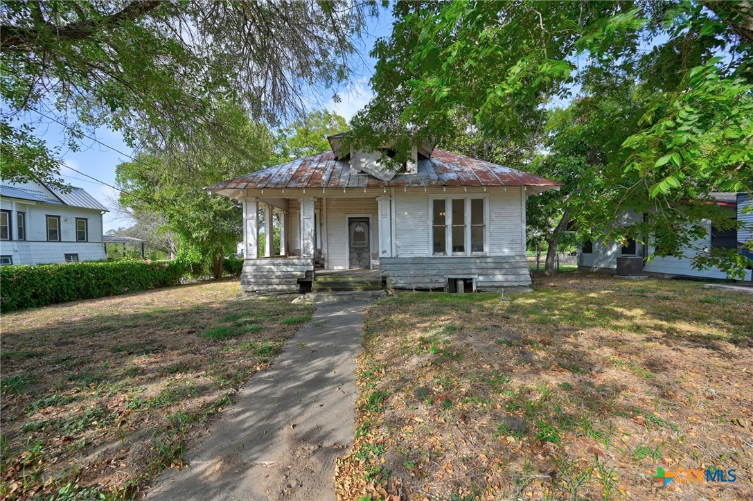 124 Avenue I Property Photo 1