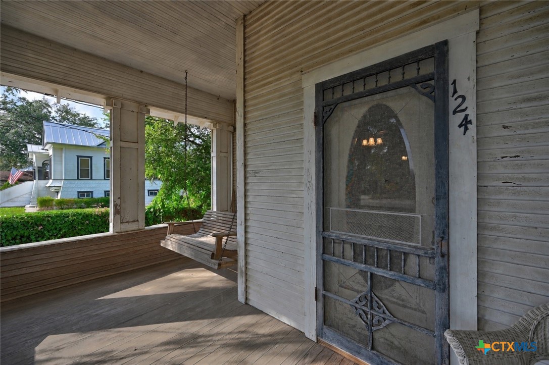 124 S Avenue I Property Photo 3