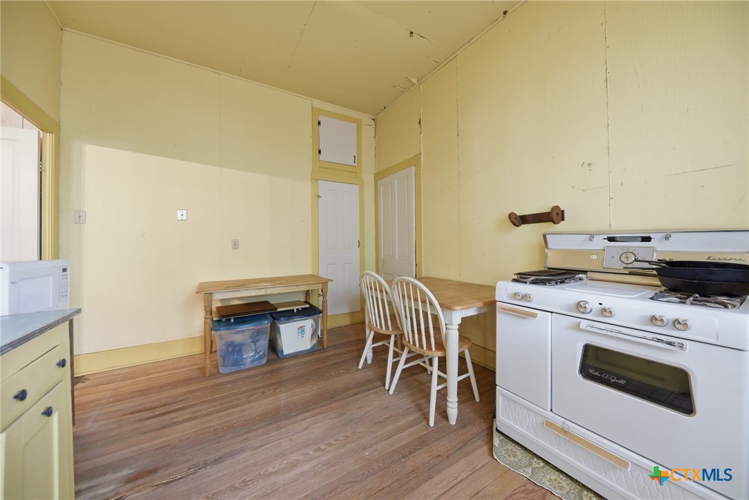 124 S Avenue I Property Photo 11