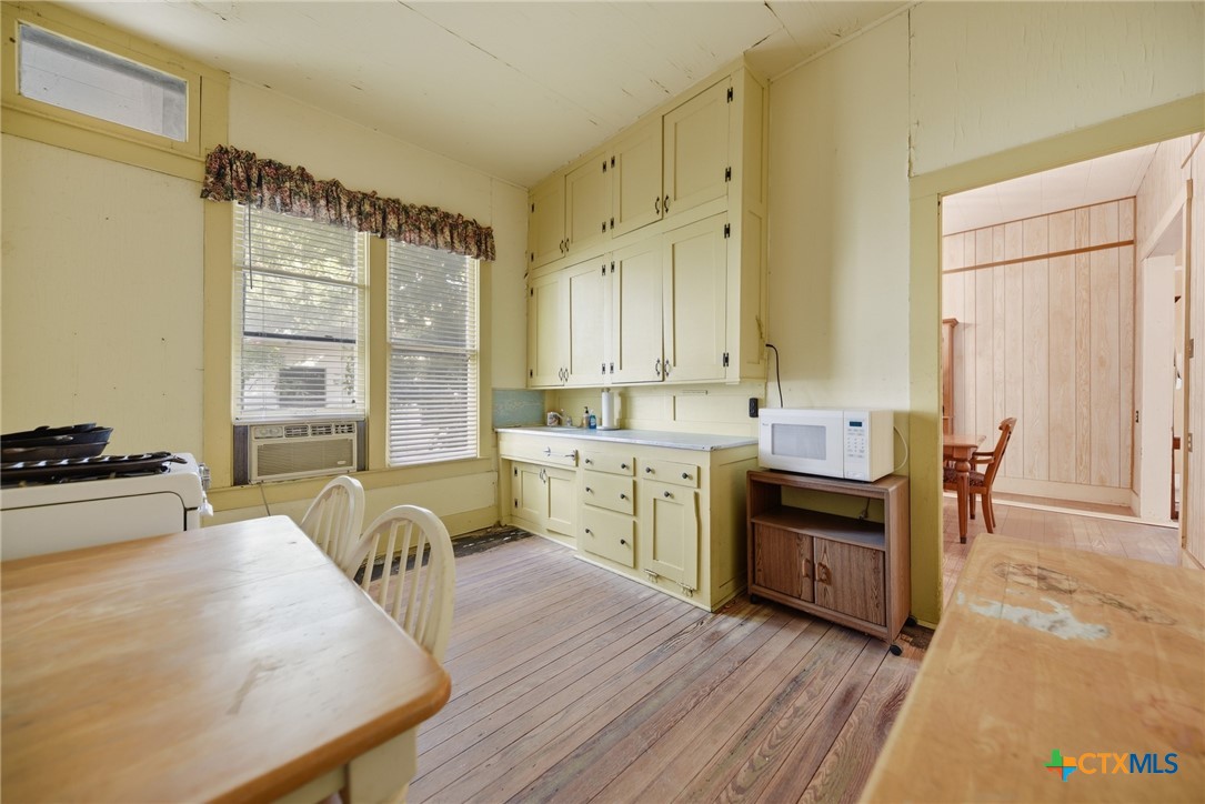 124 S Avenue I Property Photo 12