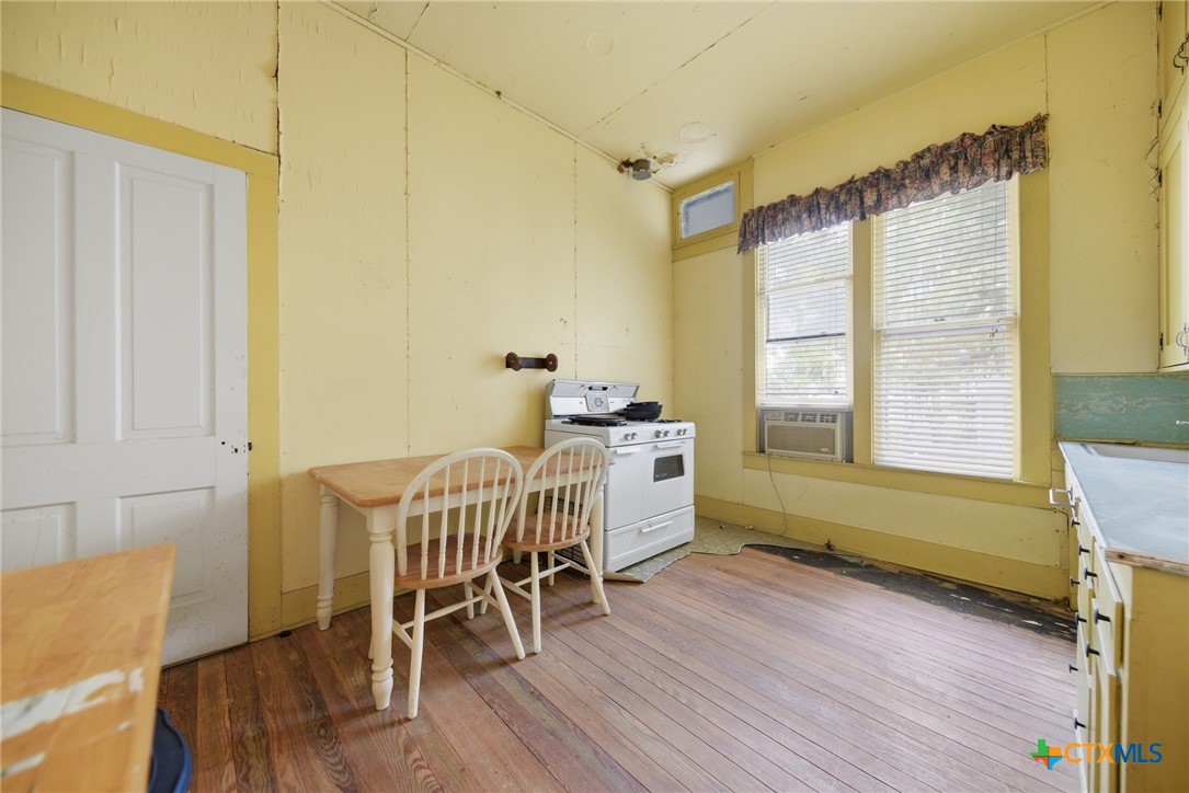 124 S Avenue I Property Photo 13