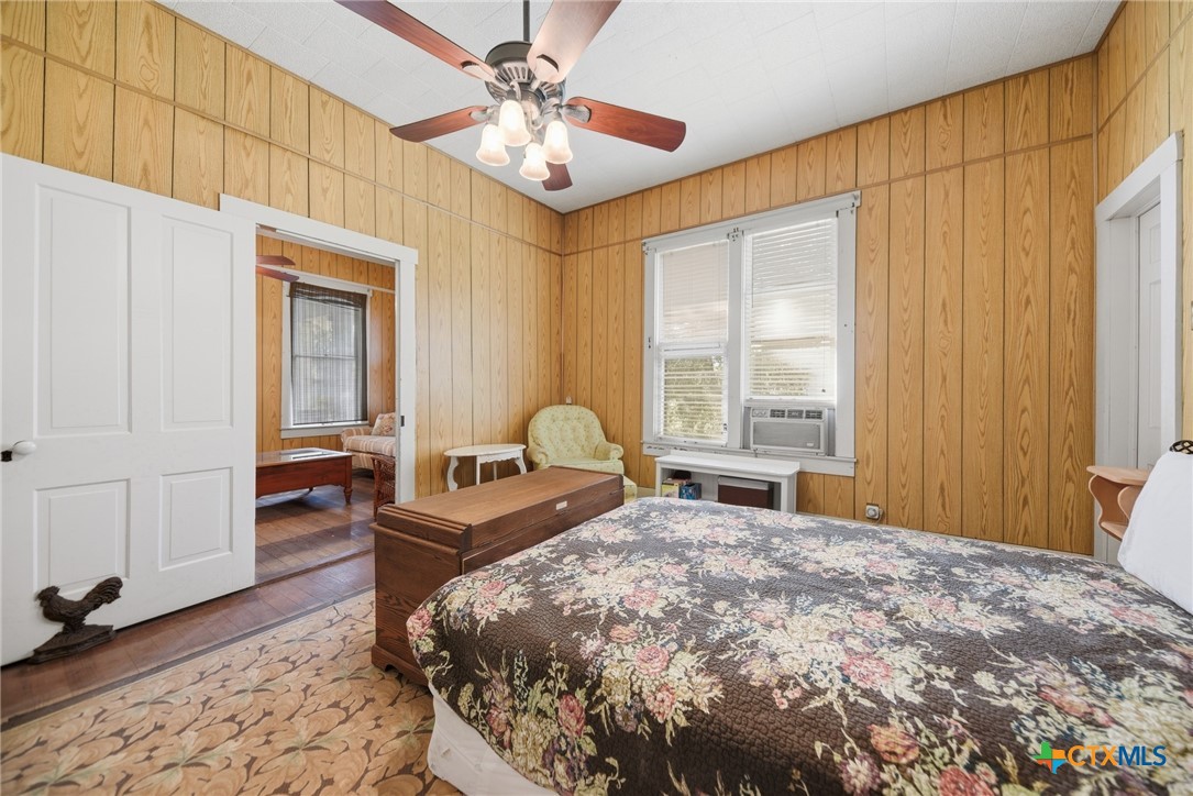 124 S Avenue I Property Photo 14