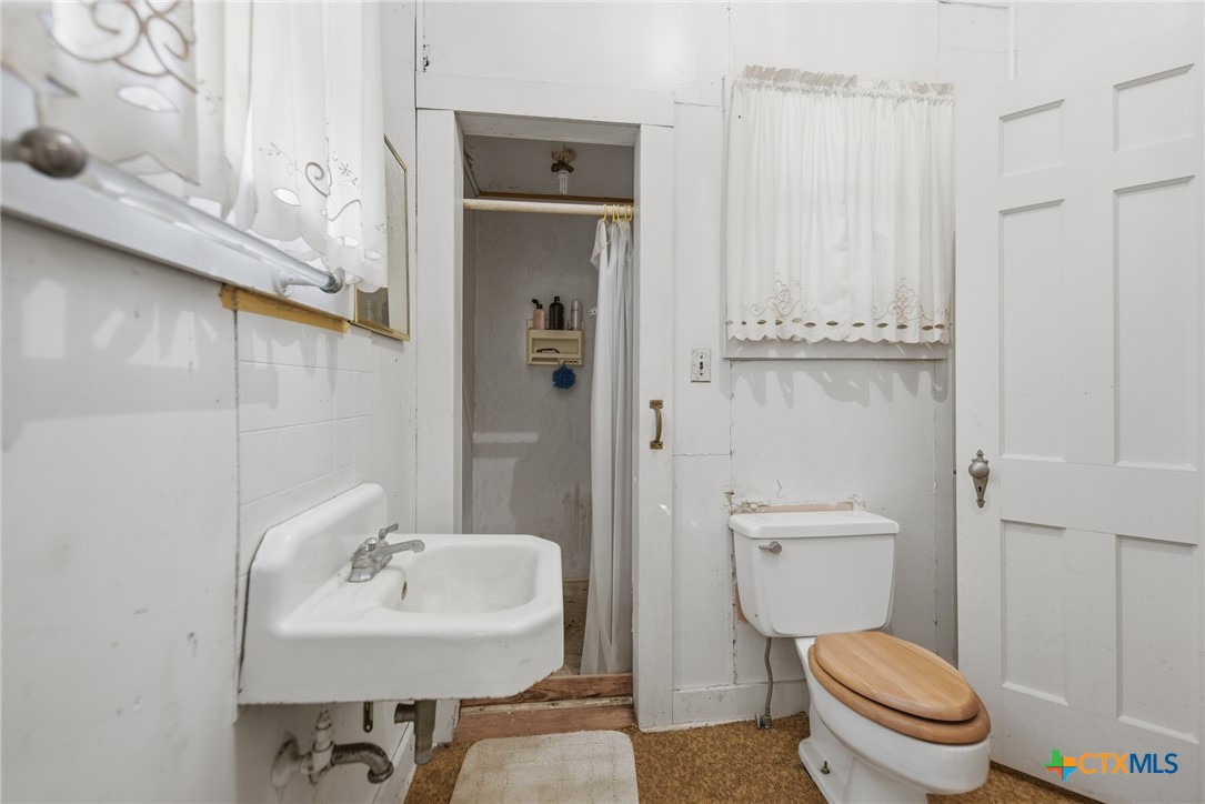 124 S Avenue I Property Photo 16