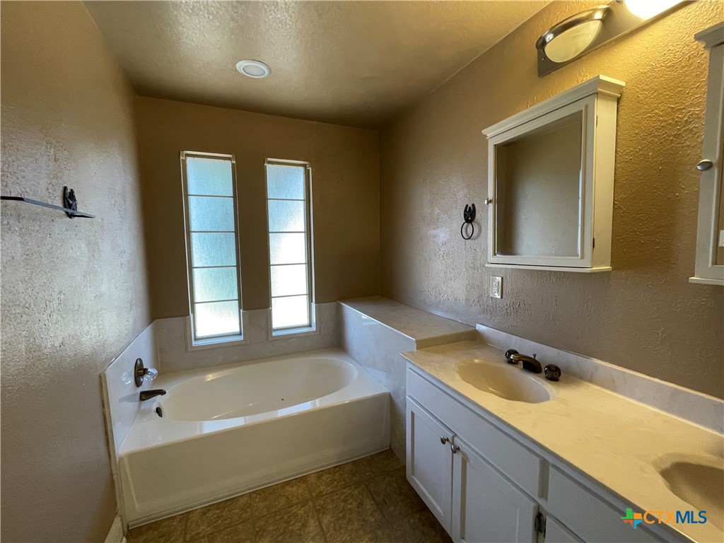 3905 Neches Circle Property Photo 12