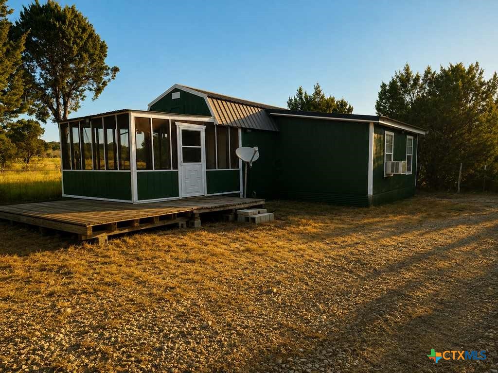1098 Winter Road Property Photo 9