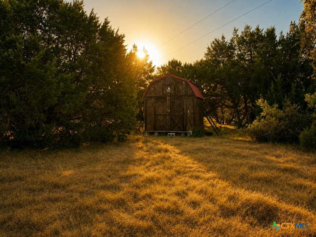 1098 Winter Road Property Photo 18