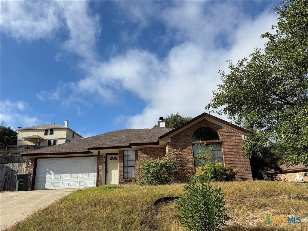 916 Whirlaway Drive Property Photo 1