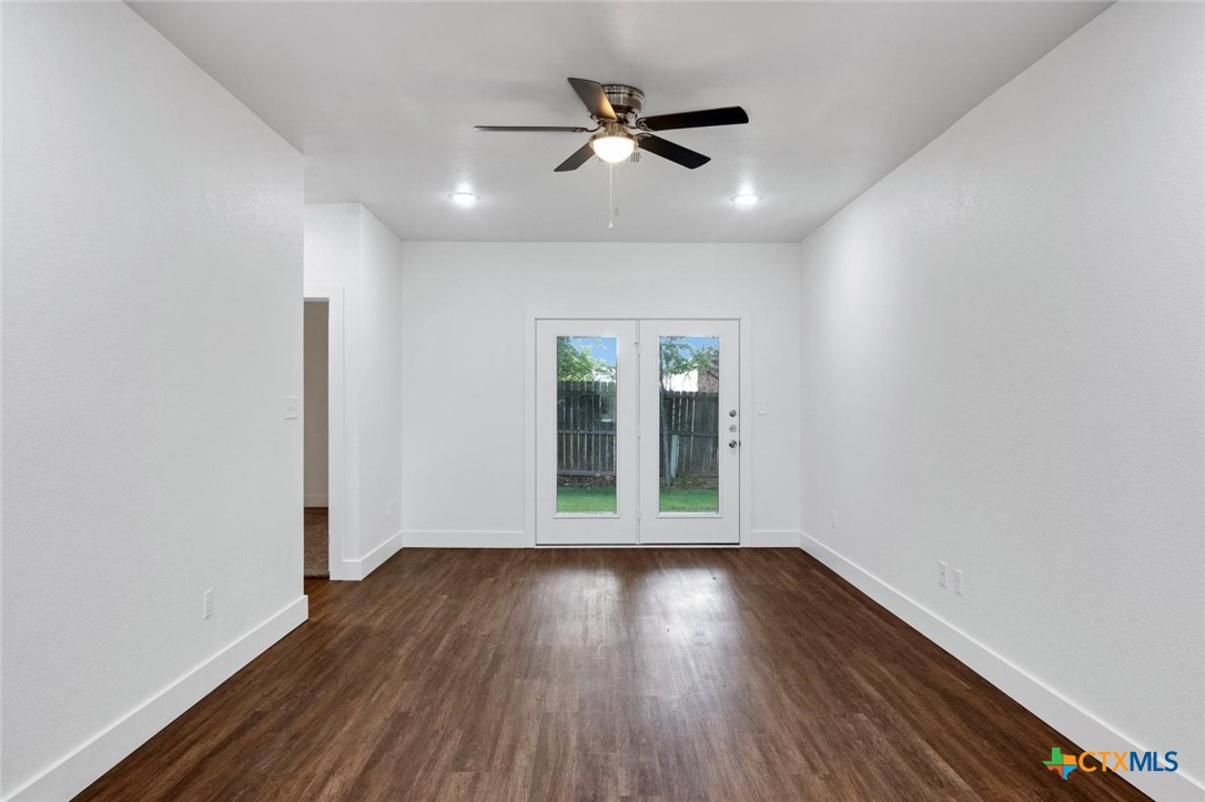 1920 Royal Loop Property Photo 2