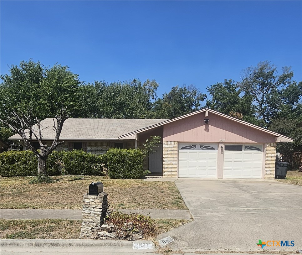 1207 Ruiz Drive Property Photo 2