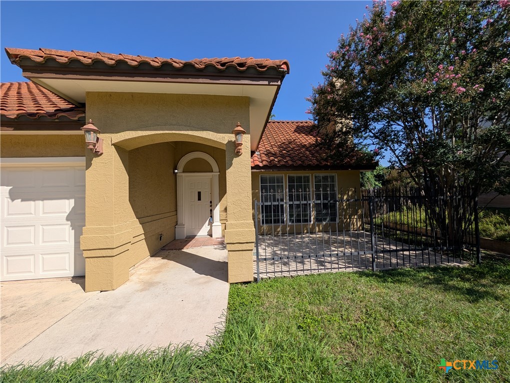 1043 Rivertree Drive Property Photo 3