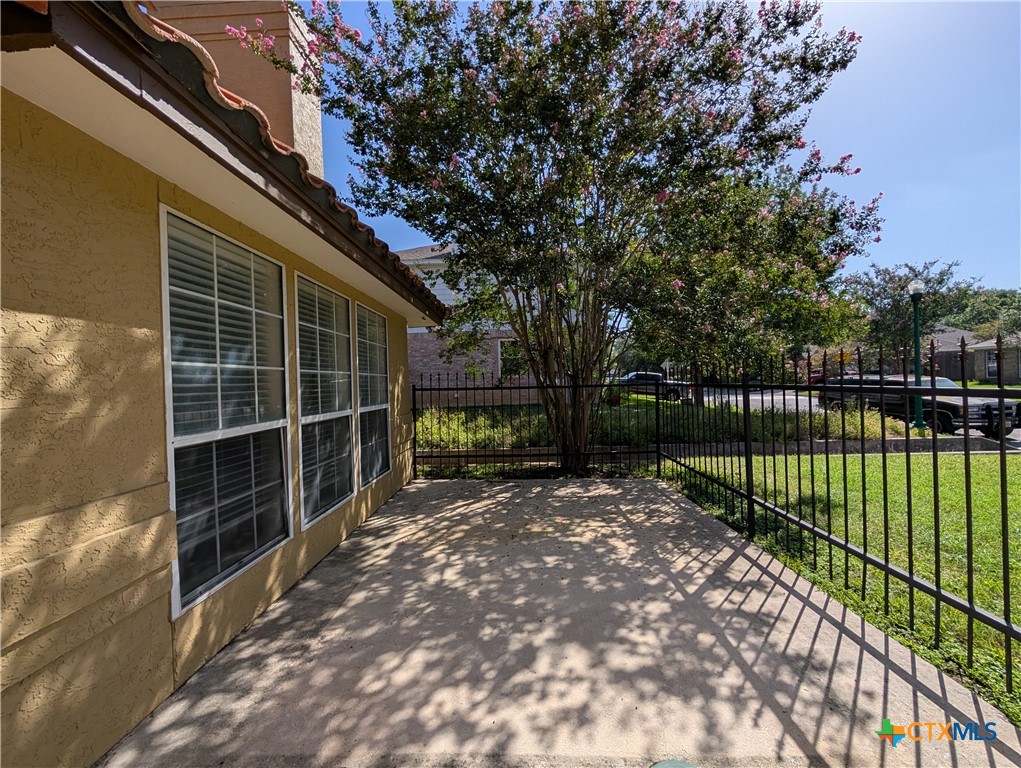 1043 Rivertree Drive Property Photo 4