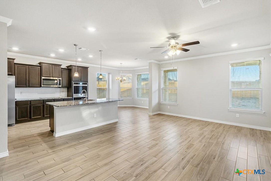 1202 Roma Street Property Photo 6