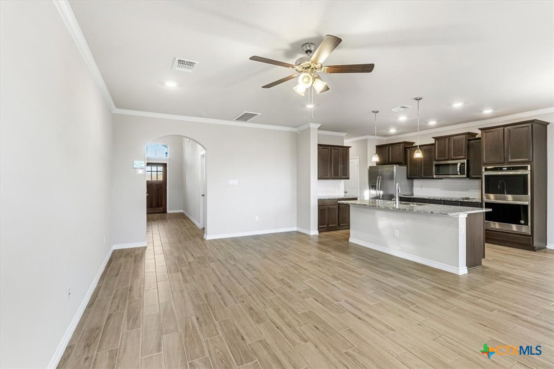 1202 Roma Street Property Photo 7