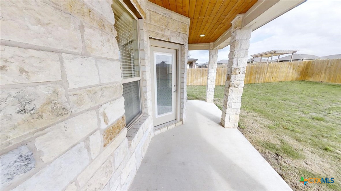 1202 Roma Street Property Photo 32