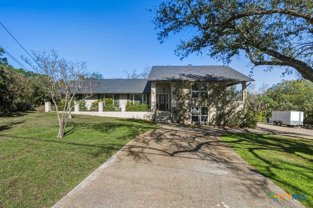 21 Royal Crest Property Photo 2