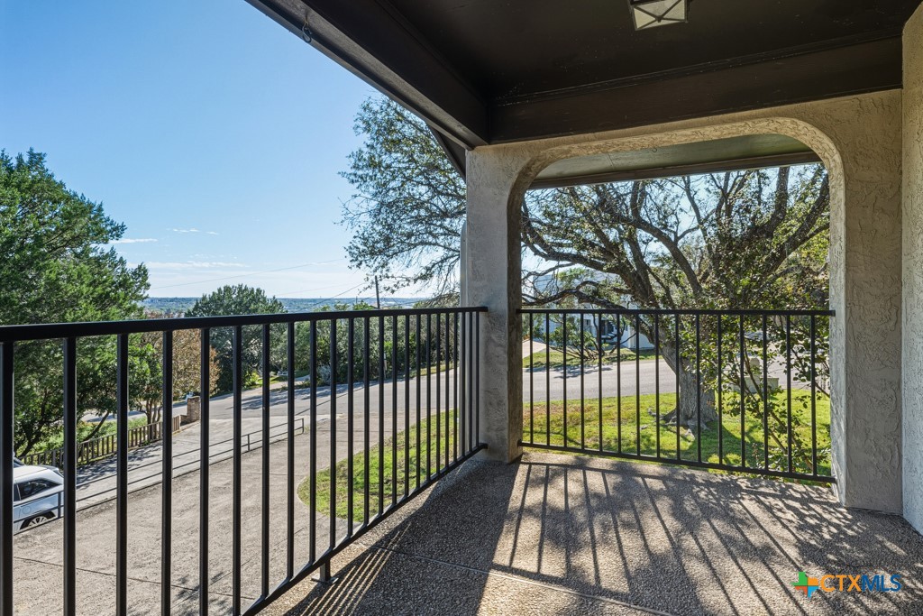 21 Royal Crest Property Photo 30