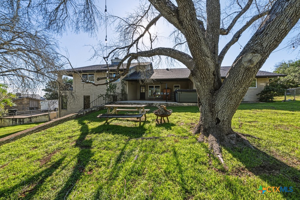 21 Royal Crest Property Photo 33