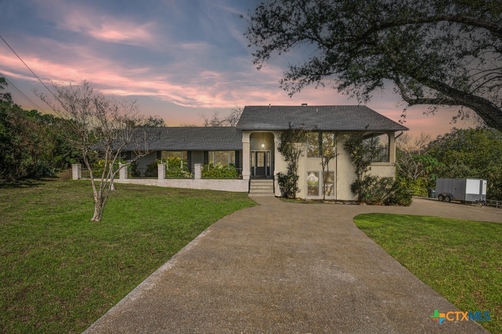 21 Royal Crest Property Photo 35