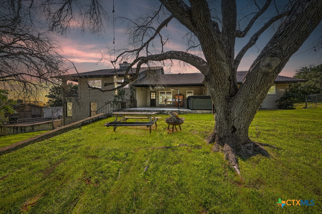 21 Royal Crest Property Photo 38