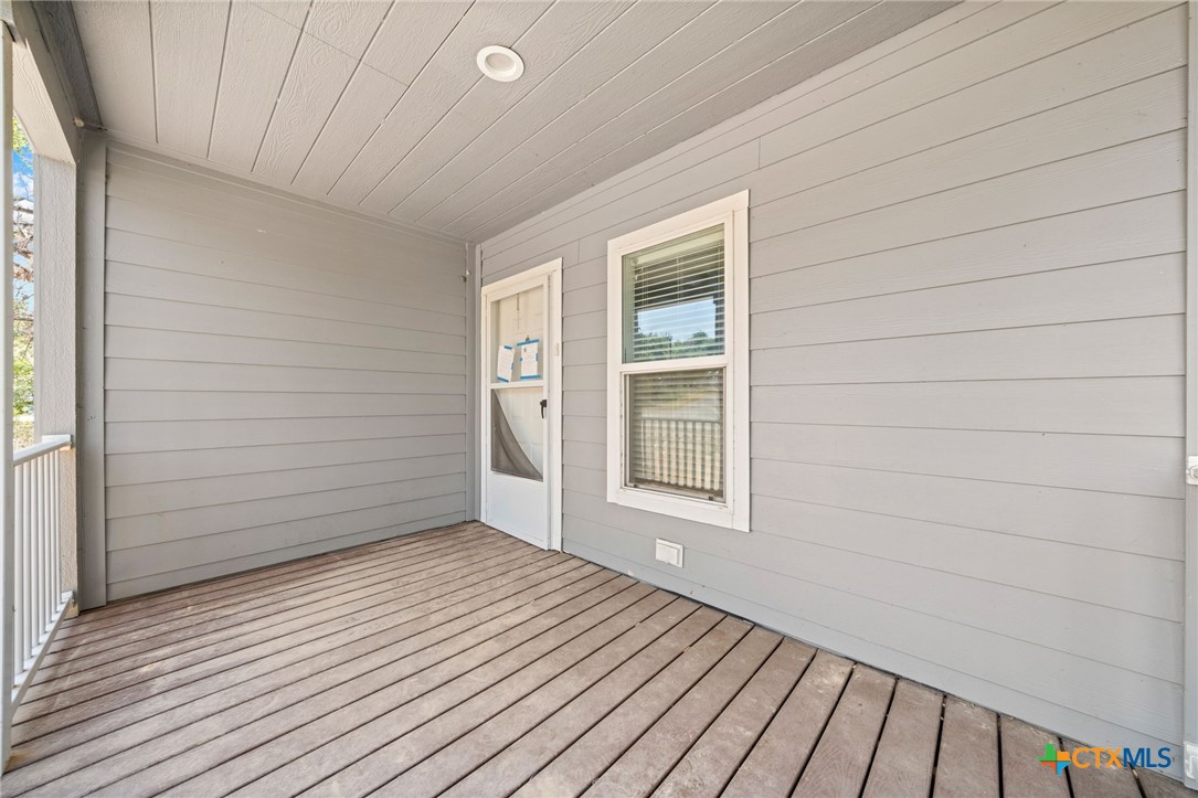 711 La Cresta Drive Property Photo 2