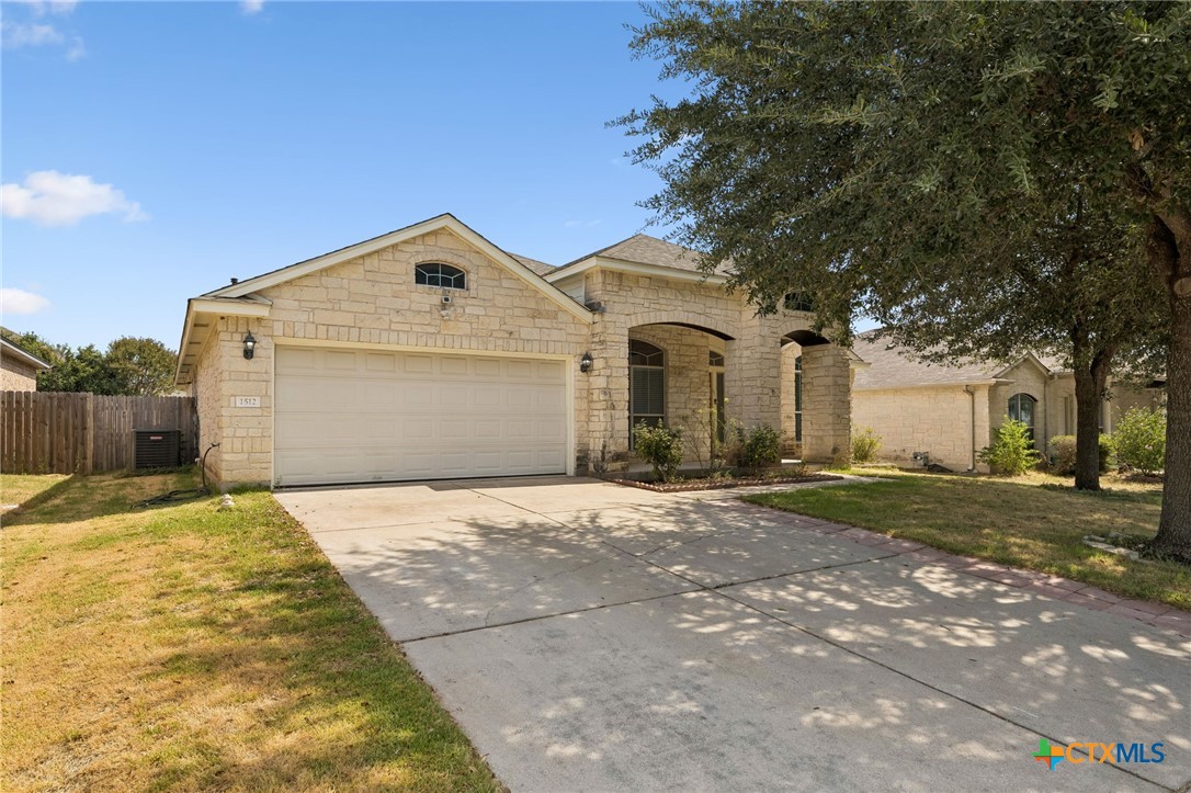 1512 Sweet Leaf Lane Property Photo 3