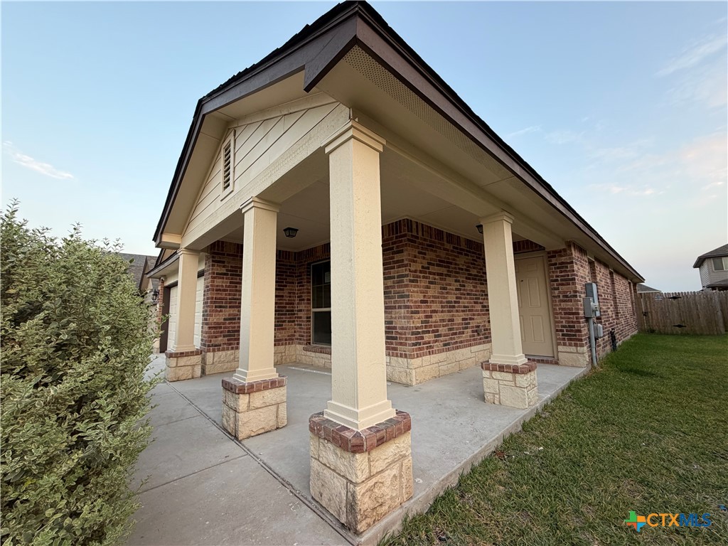 8915 Sky Crest Drive Property Photo 1