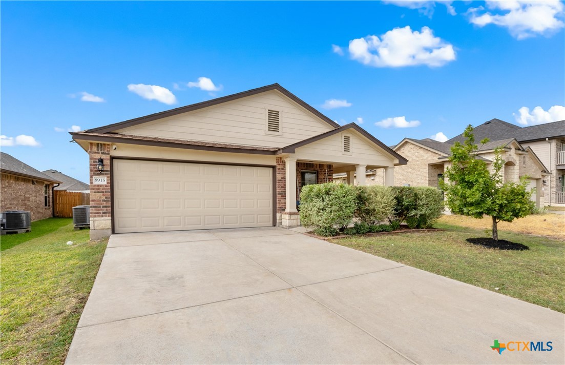 8915 Sky Crest Drive Property Photo 2