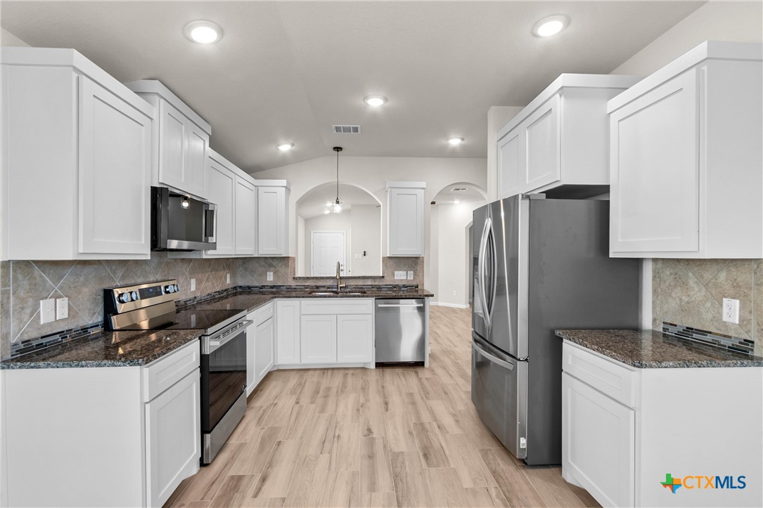 8915 Sky Crest Drive Property Photo 8