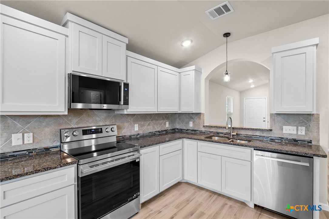 8915 Sky Crest Drive Property Photo 11