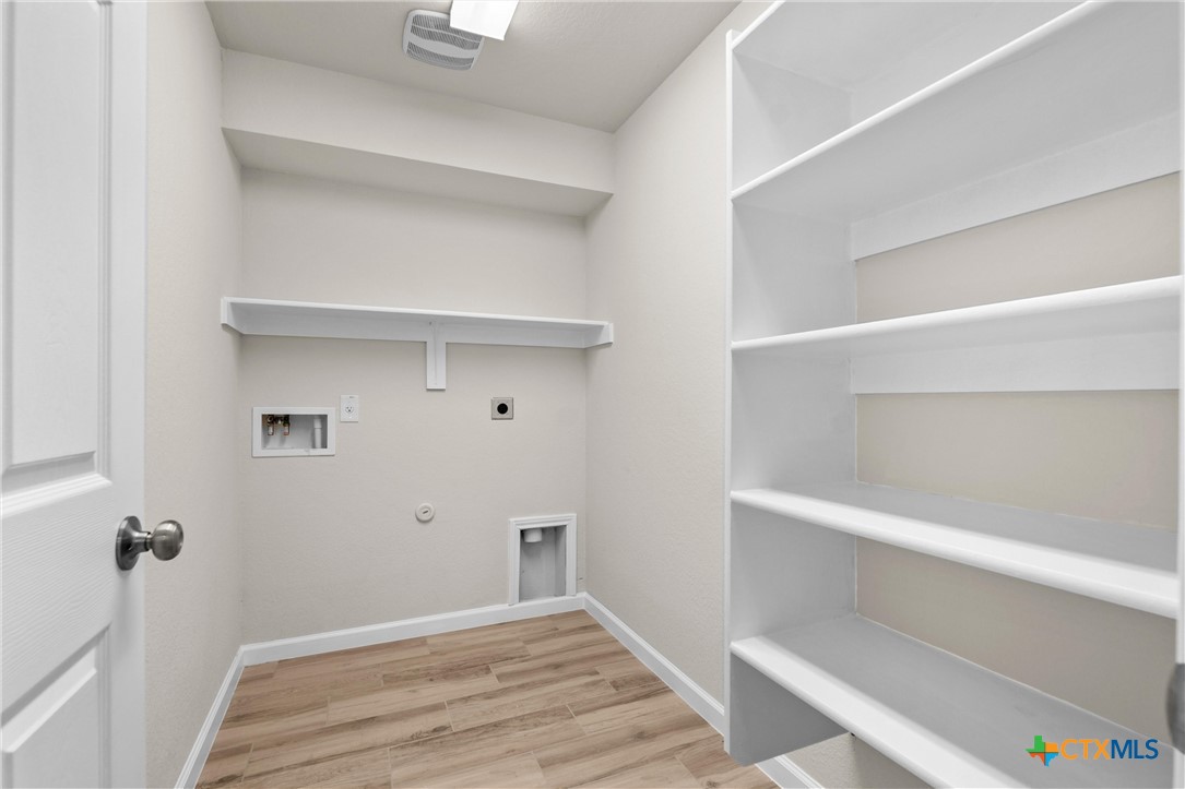 8915 Sky Crest Drive Property Photo 14