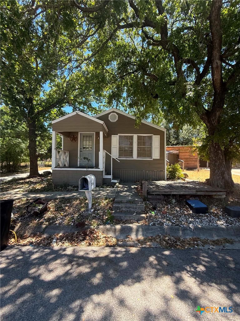 206 W Avenue B Property Photo 1