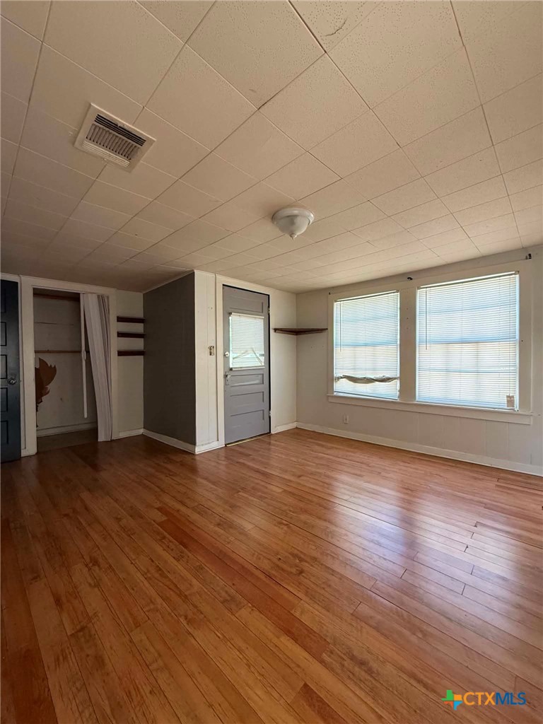 206 W Avenue B Property Photo 10