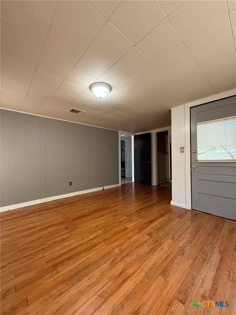 206 W Avenue B Property Photo 11