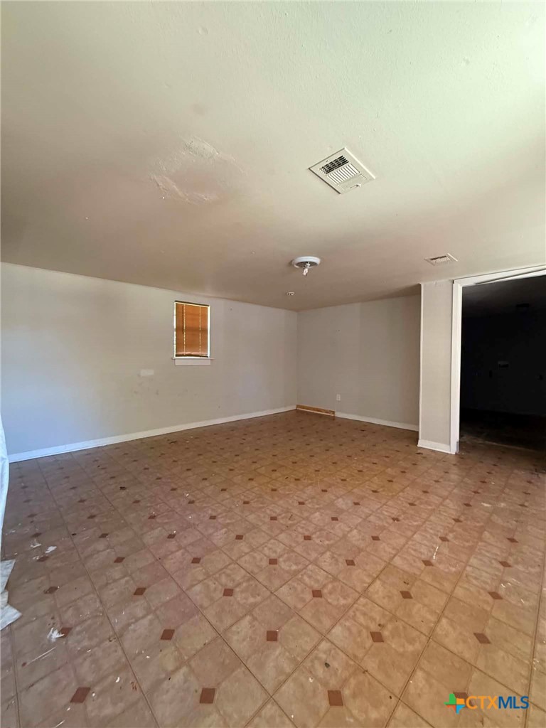 206 W Avenue B Property Photo 13