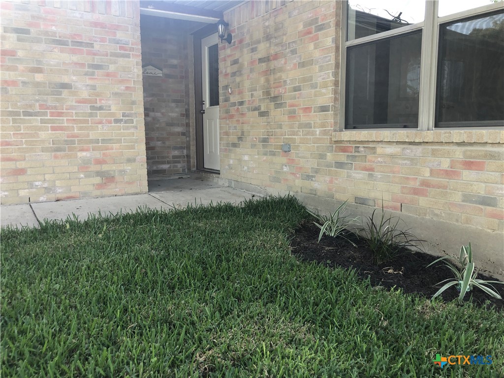 2744 N Heynis Property Photo 2